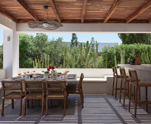 Iremia Seafront Villa Outdoor Dining 